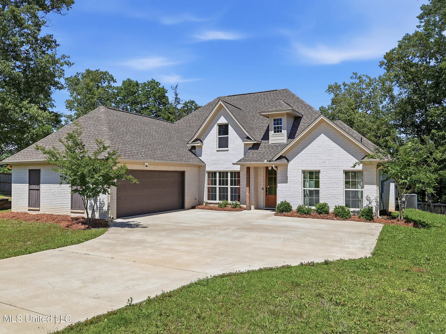 3 bed, 2.5 bath, 1937 sqft, $2,900 — Photo 1