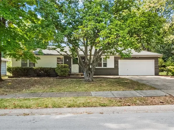 10104 Cambridge Ave, Kansas City, MO 64134