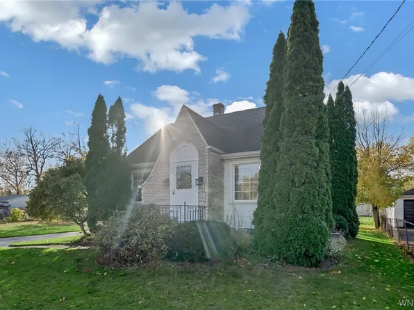 474 77th St, Niagara Falls, NY 14304