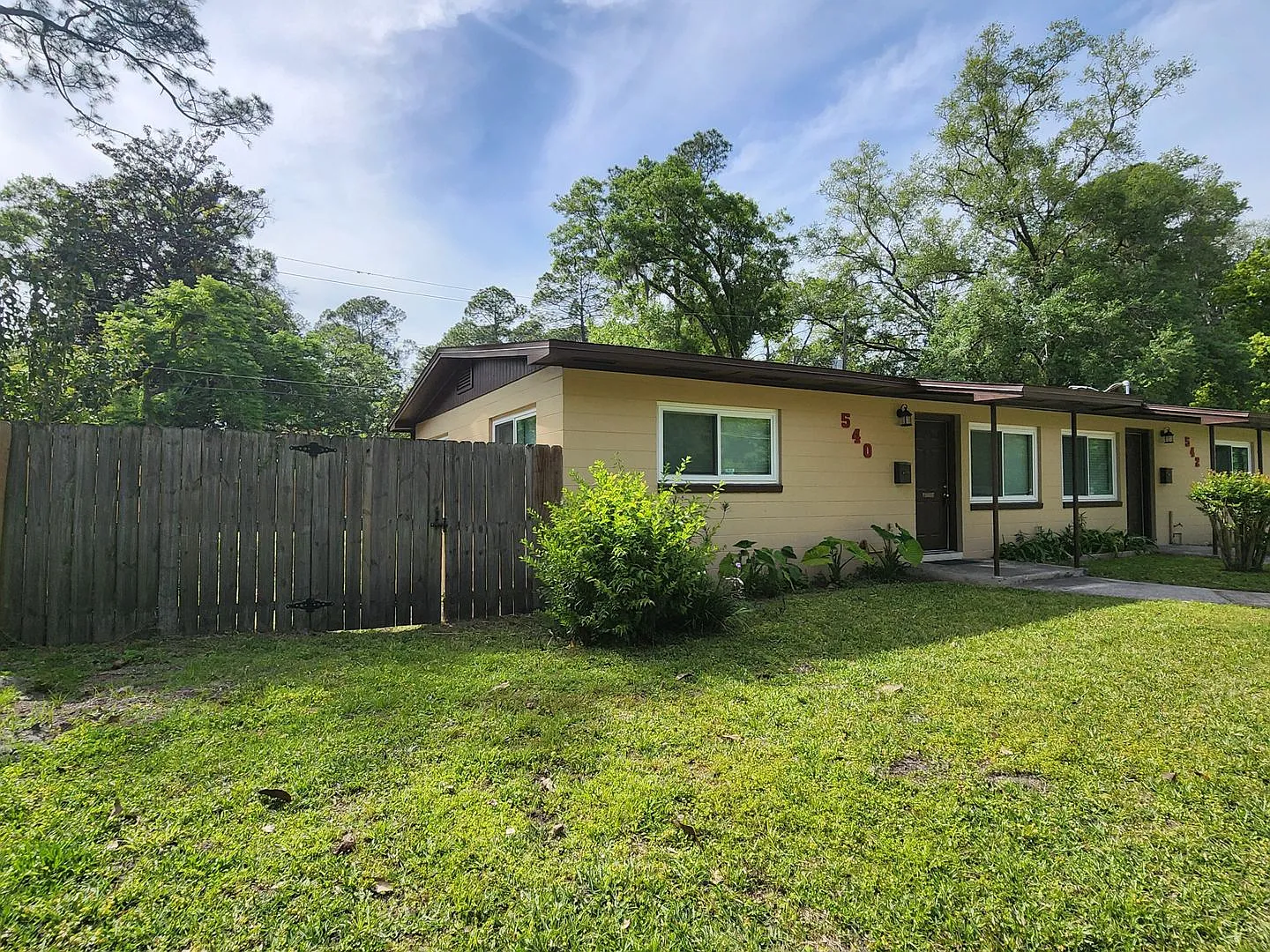 2 bedroom 1 bathroom with fenced yard — Photo 2