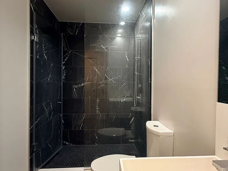 1 Bloor St E #422 — Photo 19