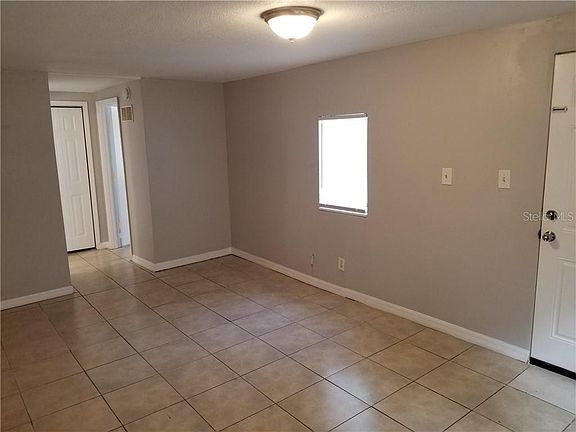 5th image of 1138 W La Salle St