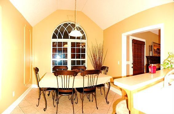 Huge breakfast area with decorative window