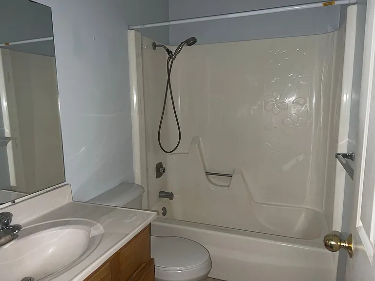 5266 - 5268 Carlton Dr — Photo 5