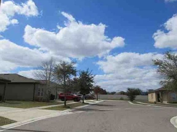 Exterior Neighborhood (street photo)