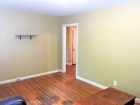 5th image of 239 Gilbert Ln