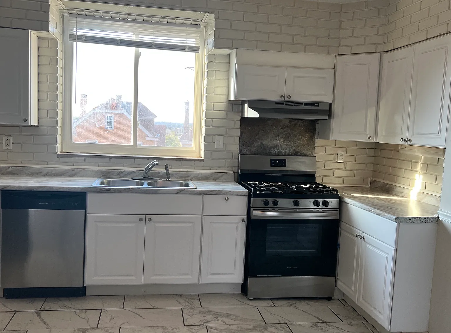 4 bed, 1333 sqft, $1,595 — Photo 2