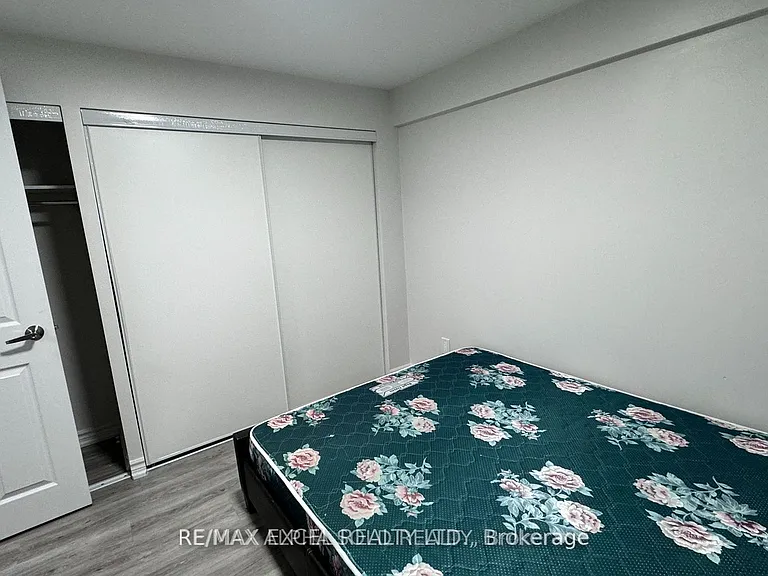 38 Saintsbury Sq #BASEMENT — Photo 9