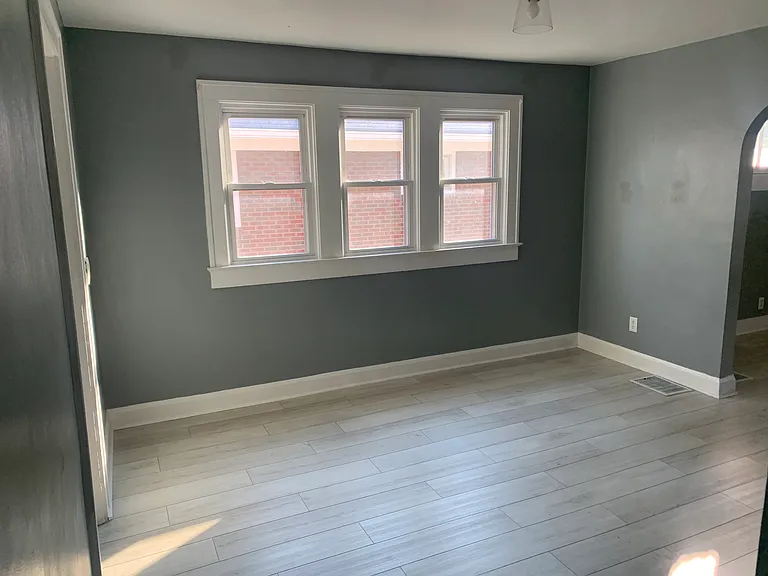 1109 N Bosart Ave — Photo 6