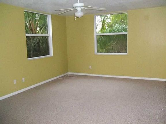 5th image of 529 E Sheridan St APT 202