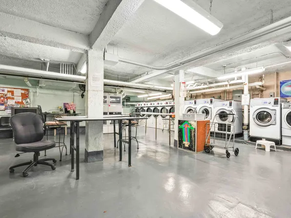 84-51 Beverly Road image 4 of 20