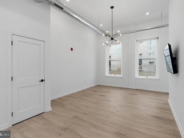 203 S 13th St #4C — Photo 8
