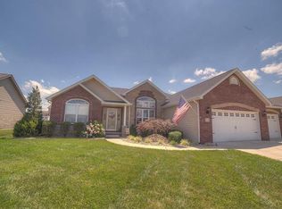 828 Indian Prairie Dr, Mascoutah, IL 62258