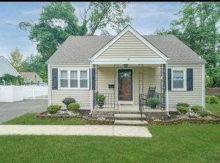 8 Woodrow St, Middlesex, NJ 08846