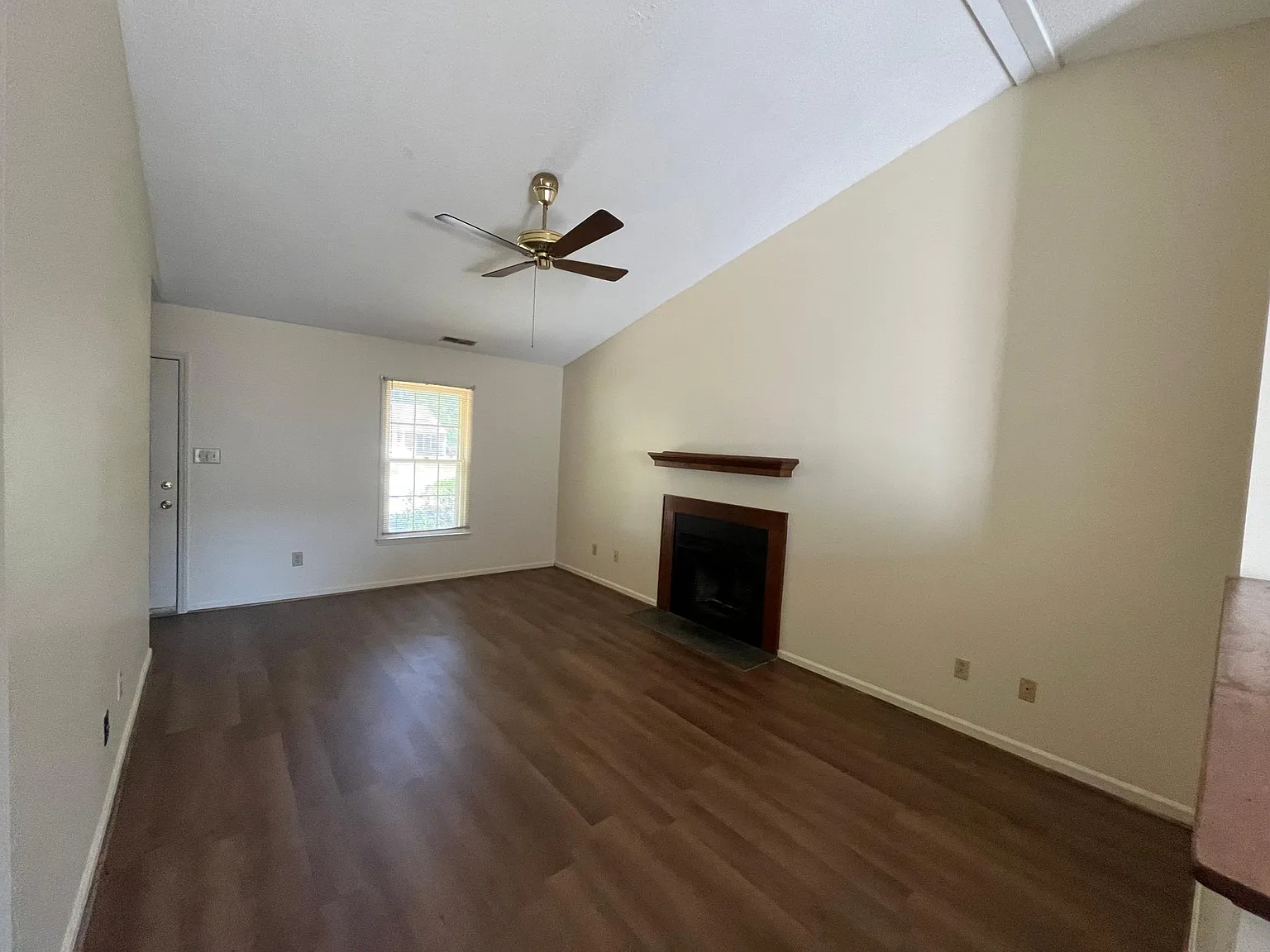 2 bed, 837 sqft, $850 — Photo 2