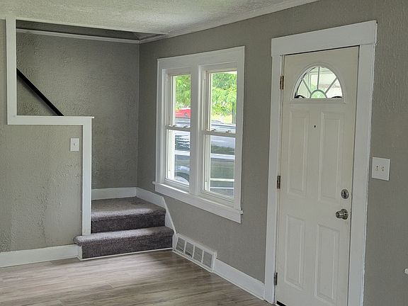 3rd image of 5520 Grasmere Ave