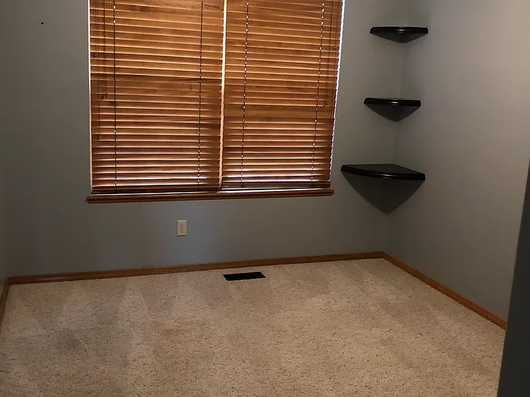 7955 Manston Dr — Photo 10