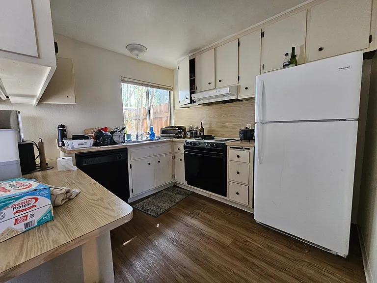 1548 Drake Dr — Photo 5