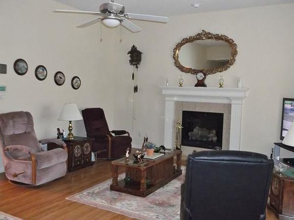 4th image of 4514 Park Ln