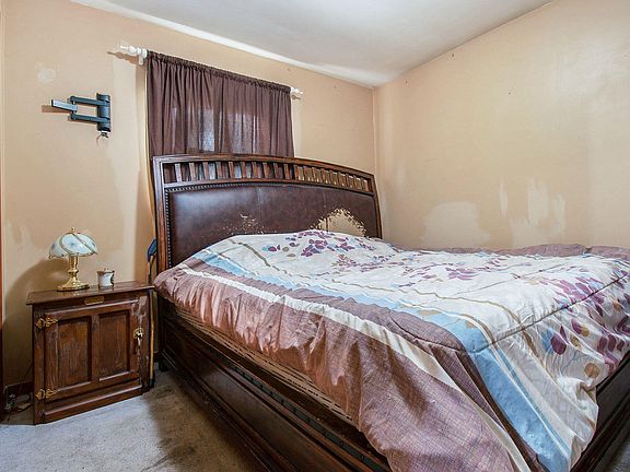 3rd image of 3220 S Drive S