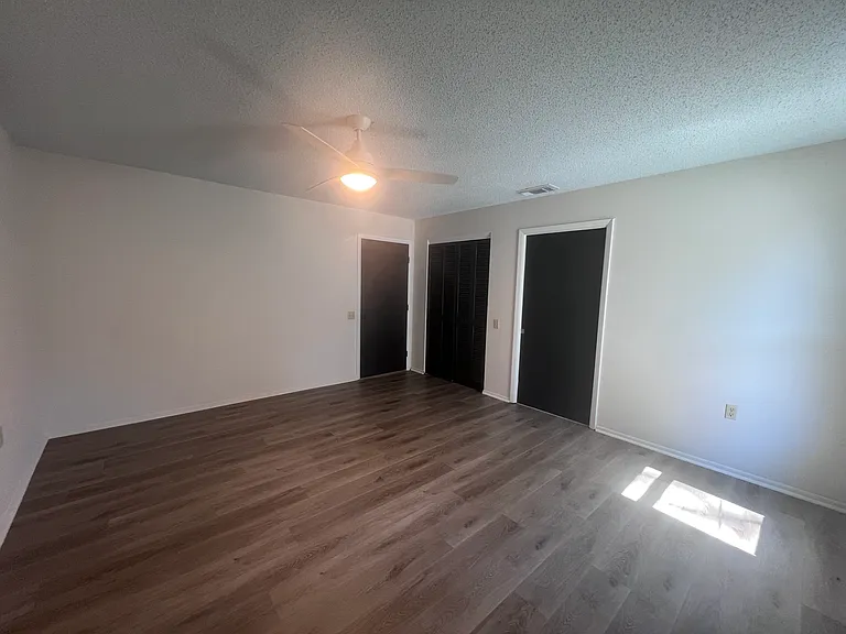 2563 Temple St — Photo 8