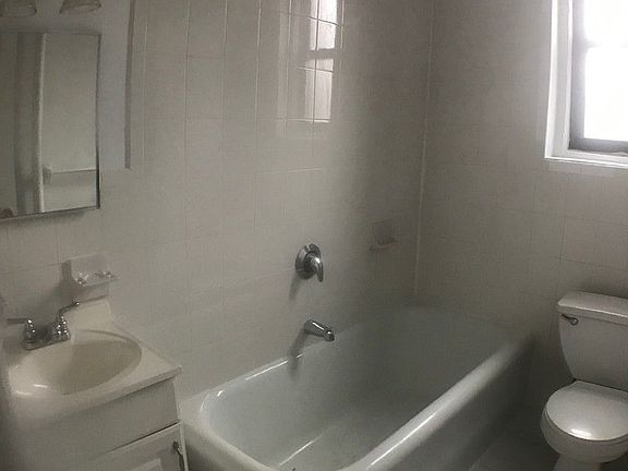 4th image of 35 Tennis Ct APT 6B