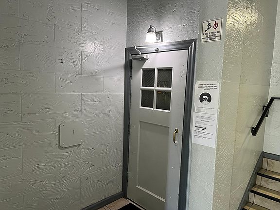 3rd image of 302 N Alexandria Ave #3B