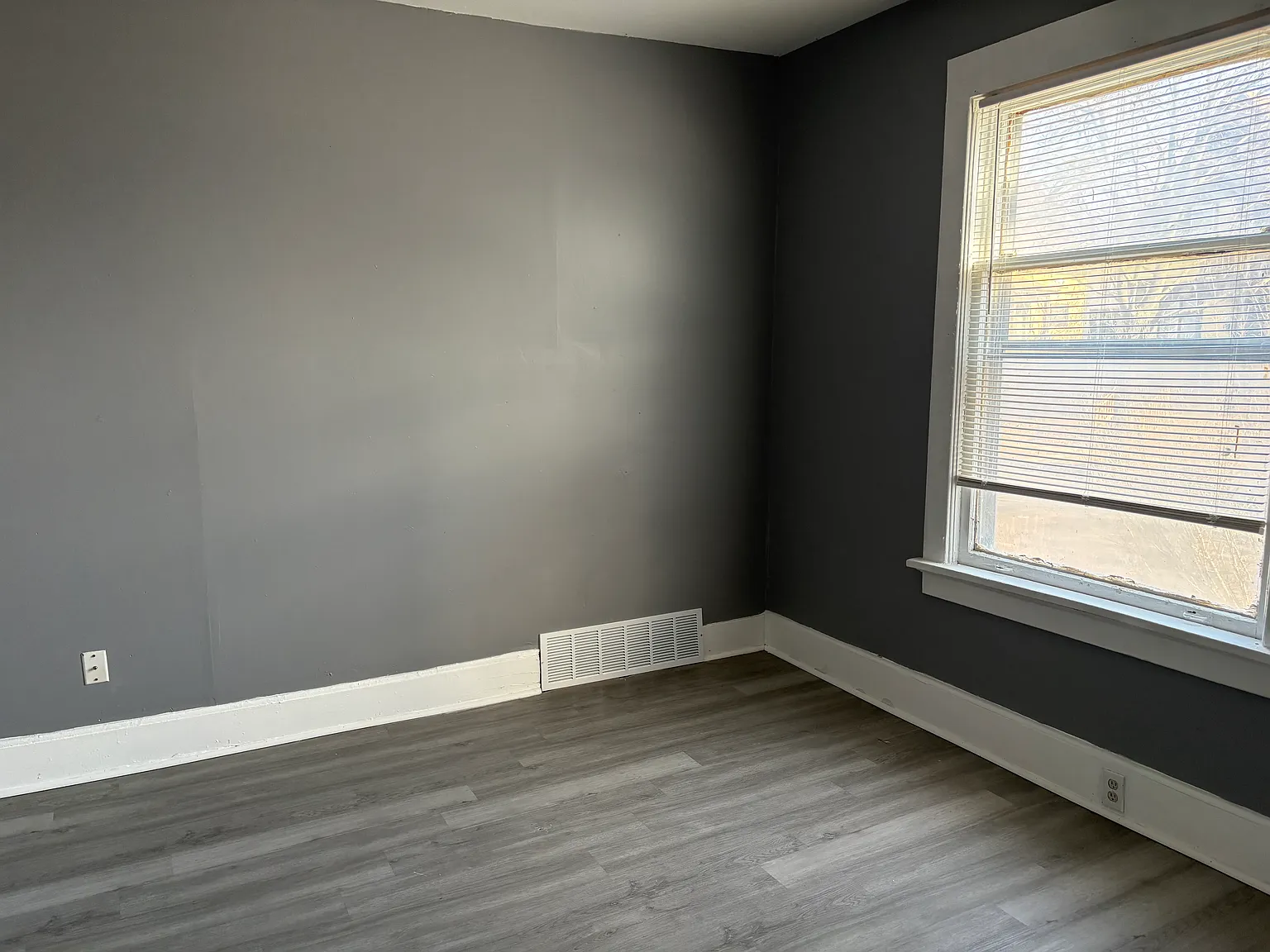 3 bed, $1,400 — Photo 3