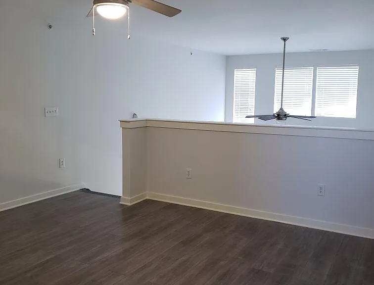 1910 Bennett Ave #14 — Photo 4