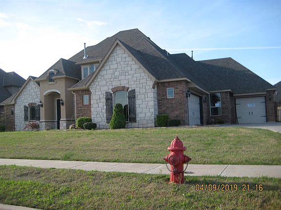 2nd image of 4005 NE Mossy Oak Dr