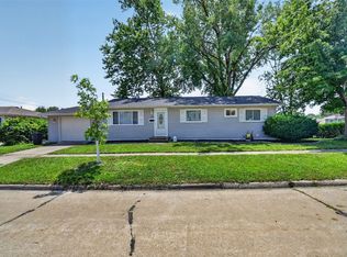 179 Alma Dr NW, Cedar Rapids, IA 52405