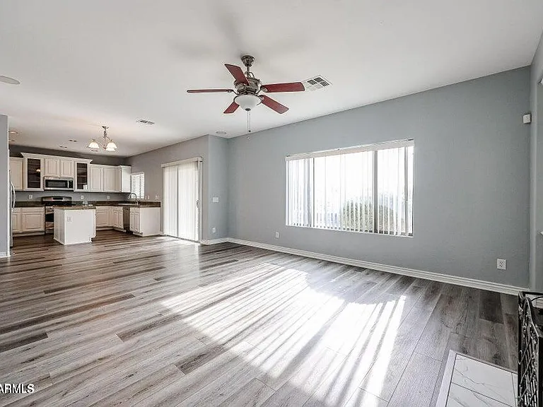 10863 W Washington St — Photo 11