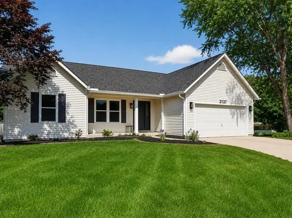 3137 Harpers Ferry Dr, O'Fallon, MO 63368