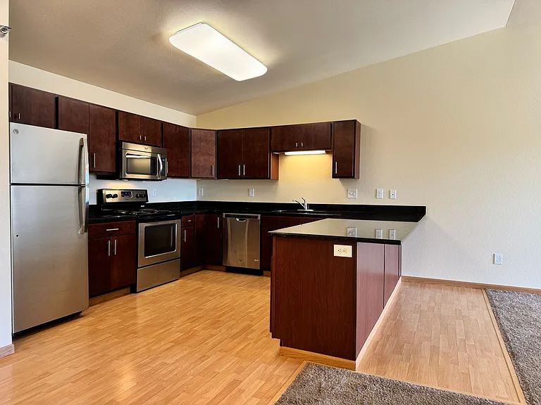 West Lake III Apartments — Photo 231