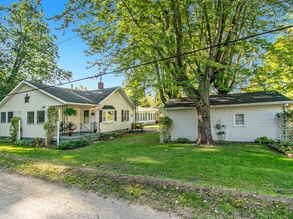 235 Ems R4 Ln, Pierceton, IN 46562