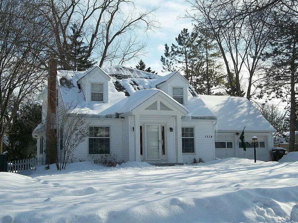 1528 Ridgewood Ave SE photo 1