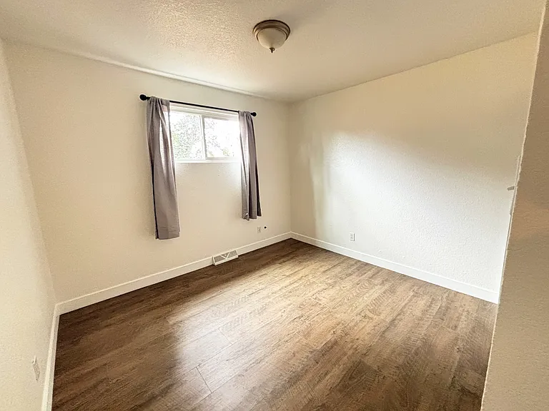 734 Quitman St — Photo 11