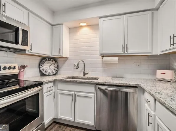 94 Rosaire Pl NW, Atlanta, GA 30327