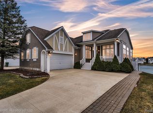 985 Watersedge Ct, Oxford, MI