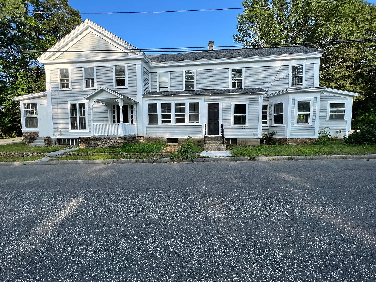 3 bed, 1000 sqft, $2,200 — Photo 1
