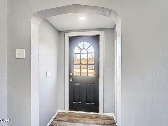 5th image of 515 E Elm St