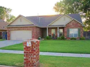 609 N Chisholm Trail Way, Mustang, OK 73064