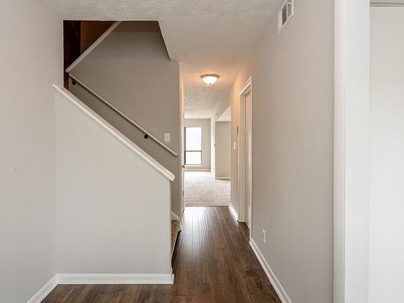2nd image of 2627 Meadowlawn Dr SE
