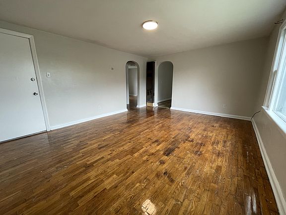 2nd image of 101 Lough St #3