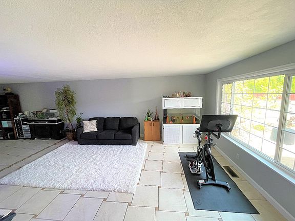 4th image of 2471 Glen Angus Way