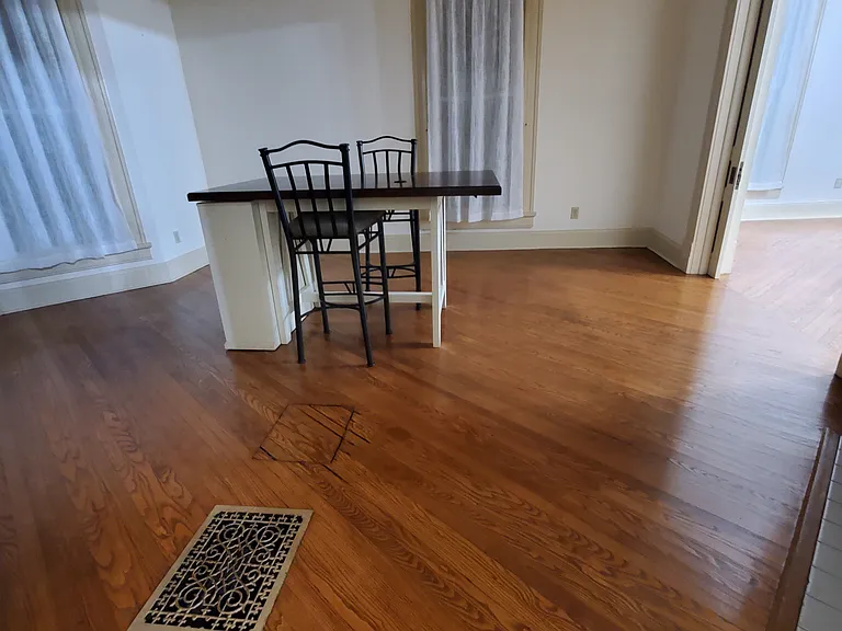 114 W Lexington Ave — Photo 42