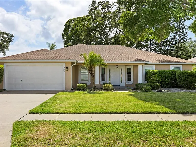 410 Central Mariners Dr — Photo 1