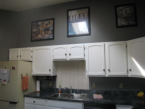 4th image of 2302 Marshall Dr