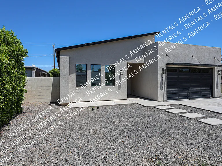 2418 E Amelia Ave — Photo 64