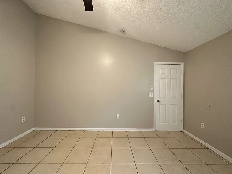 1123 Doncaster Ct — Photo 12